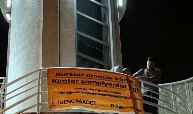 Konya Selçuklu’da ‘Saadet’li gençlerden öğrencilere pankartlı karşılama