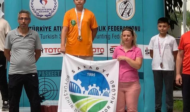 Sakarya Büyükşehir sporcusundan birinciliği getiren atış