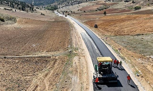 Selçuklu Belediyesi sürdürdüğü yol genişletme ve sıcak asfalt çalışmaları ile dış mahallelerin yol kalitesini ve ulaşım konforunu arttırıyor