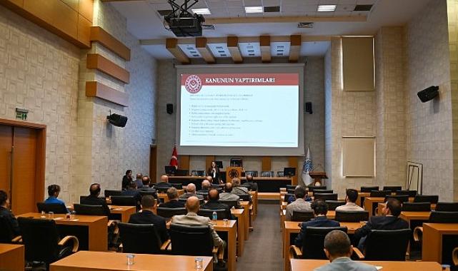 Selçuklu Belediyesi’nde görev yapan birim müdürlerine “Kadına Yönelik Şiddetle Mücadele, Erken Yaşta Evlilik ve Zorla Evlilik” konularında eğitim verildi