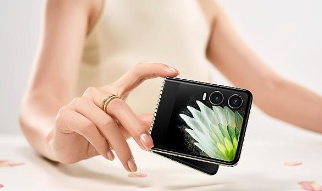 TECNO PHANTOM V Flip2 5G’yi Tanıttı: İkonik Estetik, Yenilikçi Yapay Zeka ile Fütüristik Yaklaşım Katlanır Telefonda Buluşuyor