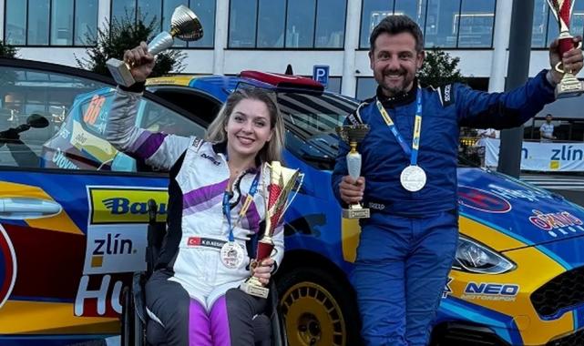 Tek engelli kadın ralli pilotuna çifte kupa… Bursa’ya döndü, Başkan Aydın’ı ziyaret etti