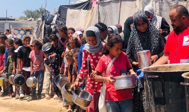 Türk Kızılay’dan kıtlığın eşiğindeki Gazze’ye gıda desteği