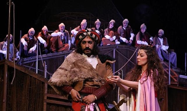 Yaşar Kemal’in 1970 yılında yayımlanan, 13 dile çevrilerek dünyada yoğun ilgi gören romanı büyük bir prodüksiyonla 36 yıl aradan sonra Şehir Tiyatroları’nda