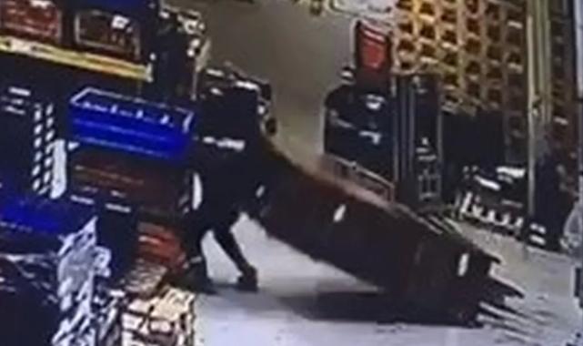 1 ton ağırlığındaki kasalar üzerine düştü!