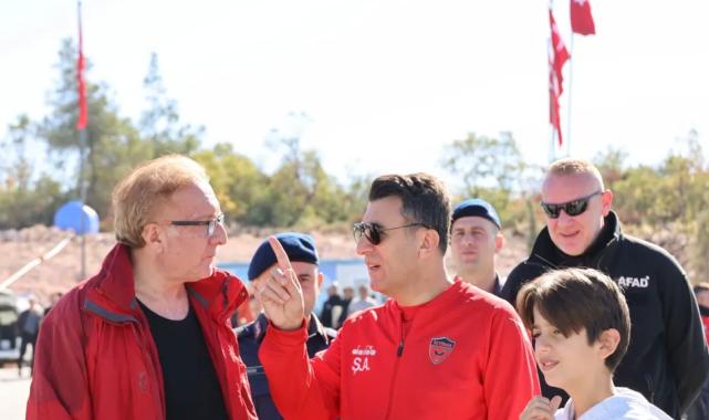 101 yamaç paraşütçüsü Cumhuriyet coşkusunu gökyüzünde  yaşadı