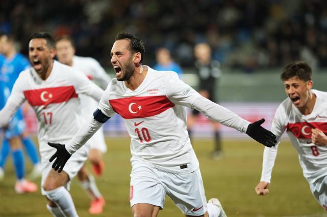 İzlanda 2 – 4 Türkiye (Maç Sonucu) Bizim Çocuklar İzlanda’da Tarih Yazdı!