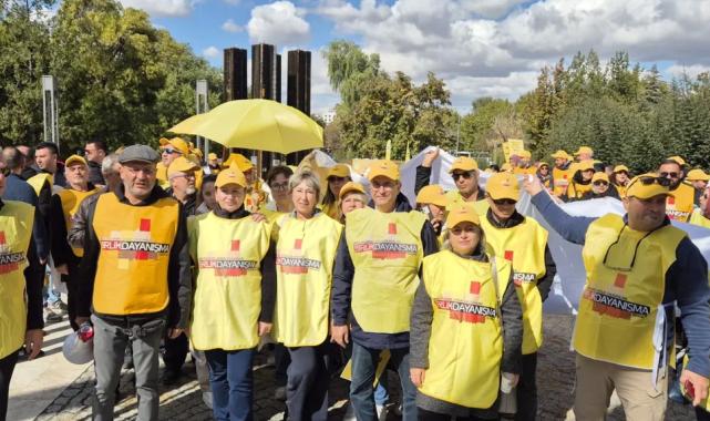 Aile Hekimliği çalışanları yönetmelik taslağının geri çekilmesi için Ankara’da miting düzenledi
