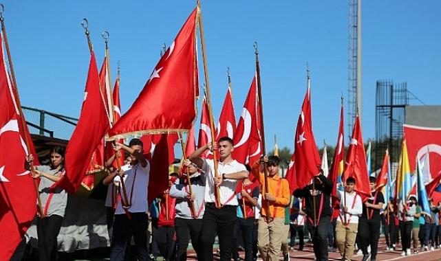 Aliağa, Cumhuriyetin 101. Yılında Atatürk Stadında Buluştu
