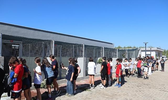 Antalya Büyükşehir Belediyesi Sokak Hayvanları Bakımevi’ne öğrencilerden ziyaret