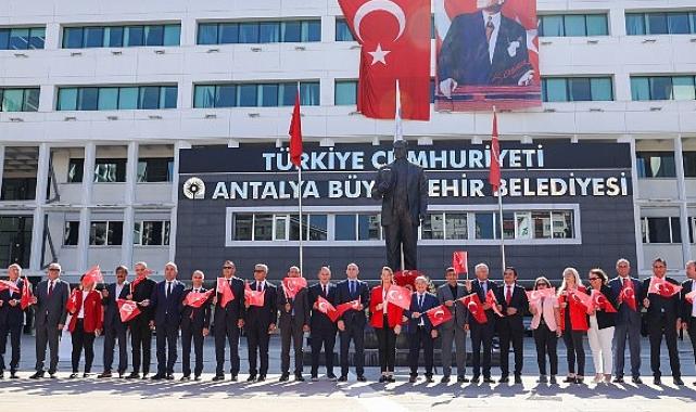 Antalya Büyükşehir’de Cumhuriyet Bayramı kutlandı