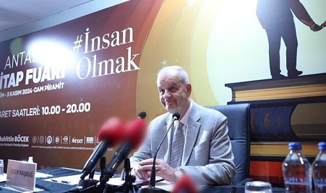Antalya Kitap Fuarı ziyaretçi akınına uğruyor İlker Başbuğ söyleşisine yoğun ilgi