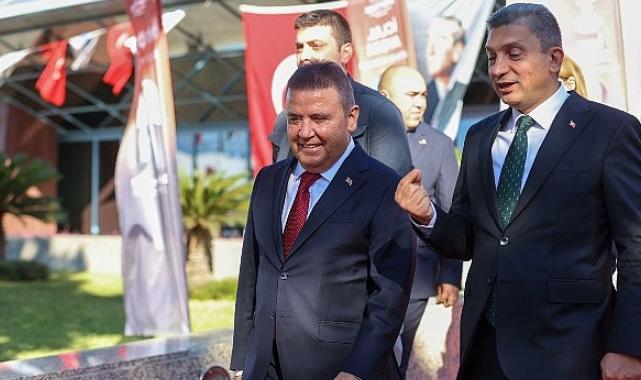 Antalya Valisi Şahin’den Antalya Kitap Fuarı’na ziyaret Cumhuriyet ve kitap coşkusu bir arada