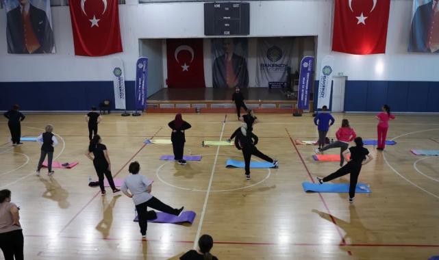 Bakırköy’de kadınlar hem spor yapıyor hem sosyalleşiyor