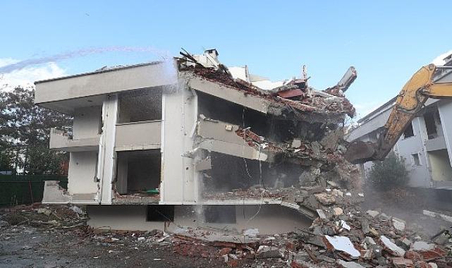 Bakırköy’de riskli binalar güvenli hale geliyor