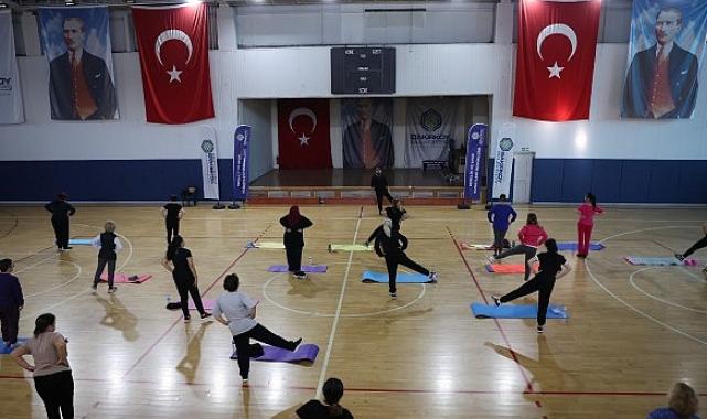 Bakırköylü Kadınlar Hem Spor Yapıyor Hem Sosyalleşiyor