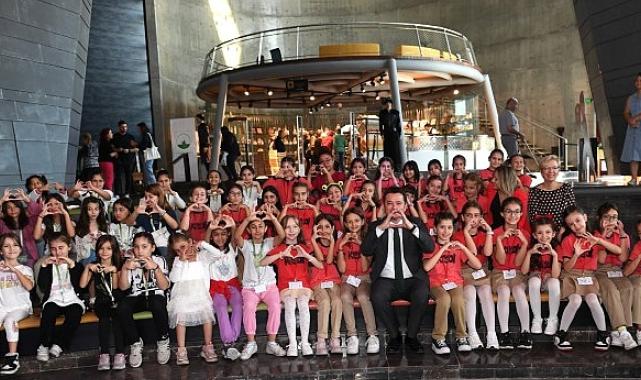 Başkan Aydın 11 Ekim Dünya Kız Çocukları Günü’nü pasta keserek kutladı