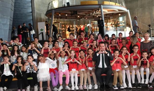 Başkan Aydın Dünya Kız Çocukları Günü’nü pasta keserek kutladı