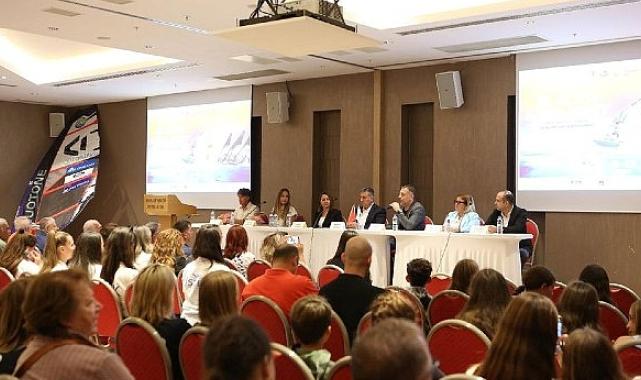 Başkan Denizli: “İlçemizde sörfün uluslararası turnuvalara ev sahipliği yapan bir kent olması için var gücümüzle çalışacağız”