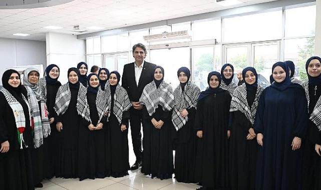 Başkan Kocaman yeni hafızları tebrik etti.