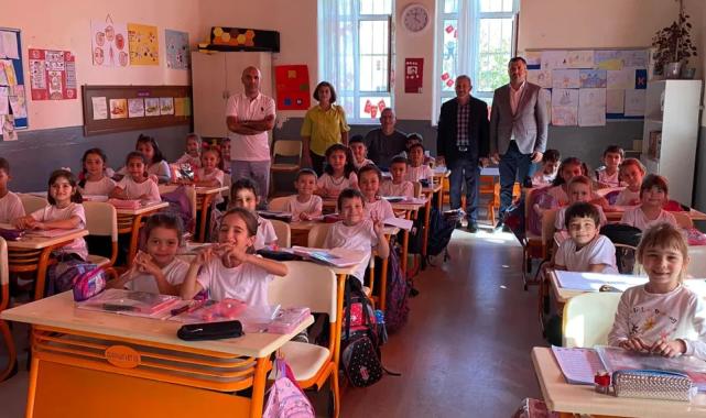 Başkan Taşyasan’dan minik öğrencilere kırtasiye seti