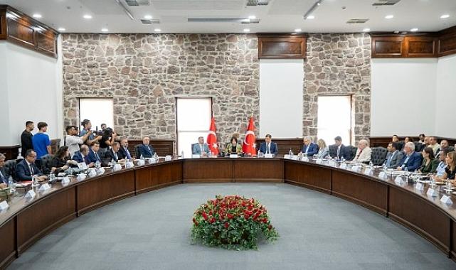 Başkan Tugay, İzmir Körfezi Acil ve Kısa Vadeli Eylem Planı’na itiraz nedenlerini açıkladı: “Şerhimi paylaşarak imzalayacağım”