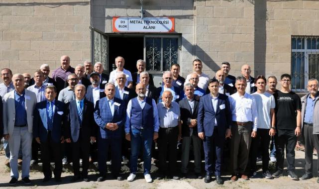 Başkan Yalçın, okul arkadaşlarıyla buluştu