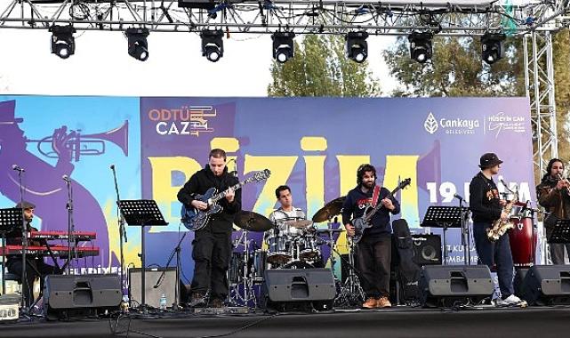 “Bizim Caz” Uğur Mumcu Parkı’ndaydı.