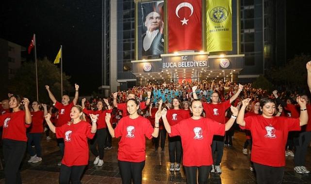 Buca’da Cumhuriyet coşkusu meydanlara sığmadı