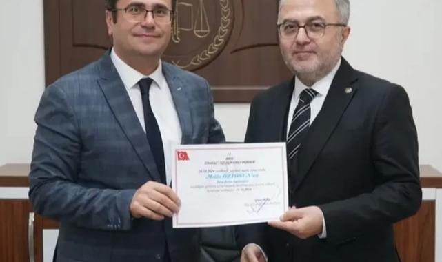 Bursa Barosu Başkanı Metin Öztosun mazbatasını aldı