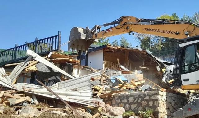Bursa Osmangazi’de bir ‘kaçak’ daha yıkıldı!