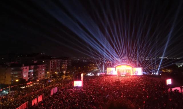 Bursa tek yürek Cumhuriyet’e sahip çıktı