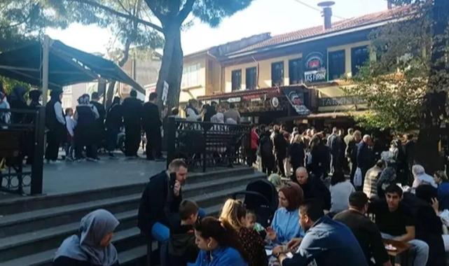 Bursa’da tahinli pide kuyruğu! Yemek için dakikalarca bekliyorlar