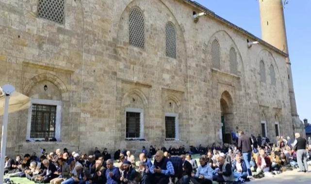 Bursalılar Ulucami’ye akın etti