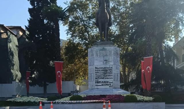 Büyükşehir’den Atatürk Anıtı’na bakım