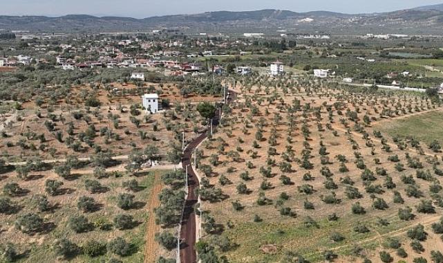 Büyükşehir’den çevre yerleşimlerde sathi kaplama atağı 14 ilçede 200 kilometrelik ova yolu düzenlendi