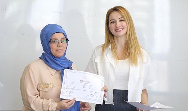 Çankayalı kadınlar okuma yazma sertifikalarını aldı.