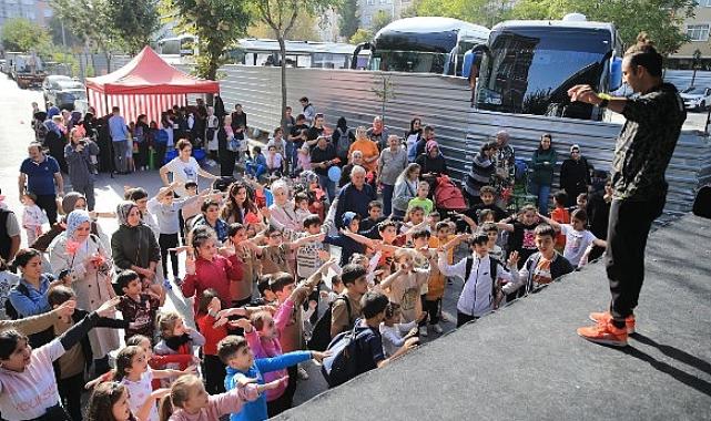 Çocuklar, Cumhuriyet Otobüsü ile doyasıya eğlendi