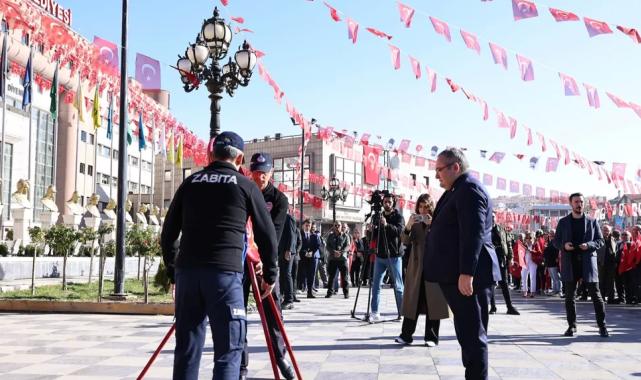 Cumhuriyet Bayramı kutlamaları Keçiören’de çelenk sunma ile başladı