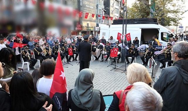Cumhuriyet Bulvarı Ata’nın sevdiği şarkılarla çınladı