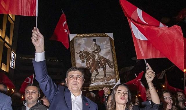 Cumhuriyet ışığı İzmir’den parladı