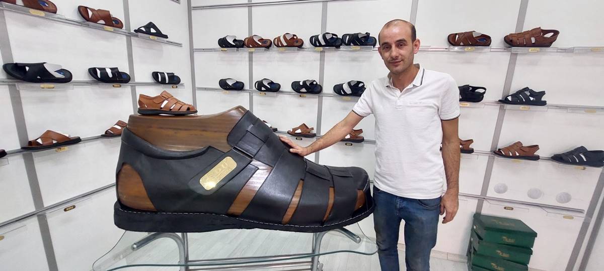 Konya’da üretilen dev sandalet büyük beğeni topladı!