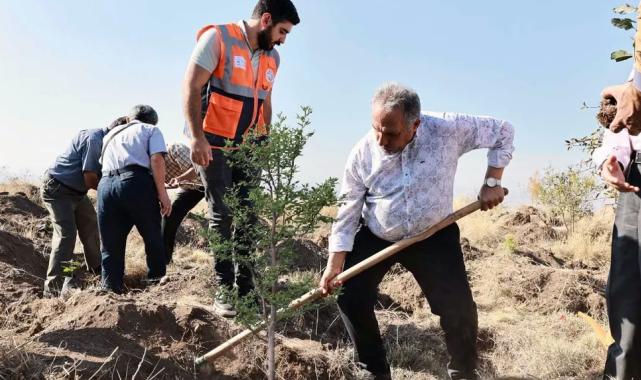 “Diktiginiz fidanlar dünyaya iyilik olarak yansıyacak”