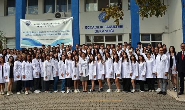 Egeli genç eczacıların beyaz önlük heyecanı