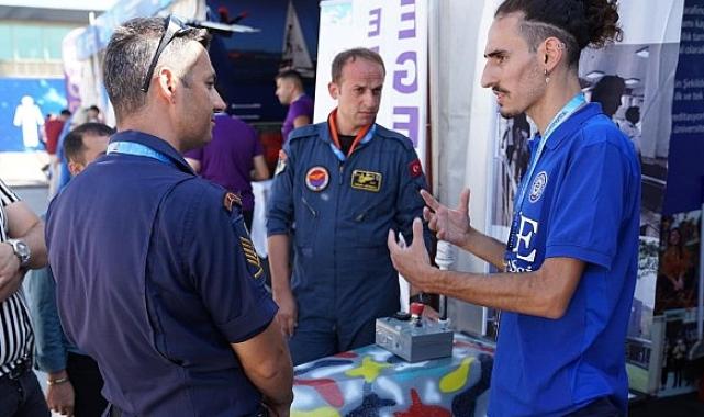 EÜ’nün standı havacılık ve teknoloji tutkunlarının ilgi odağı oluyor