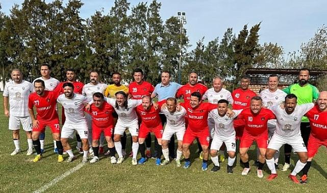 Ezeli dostlar, lige hazırlık maçında karşı karşıya geldi: Foça Masterler 1 – Manisa Masterler 5.