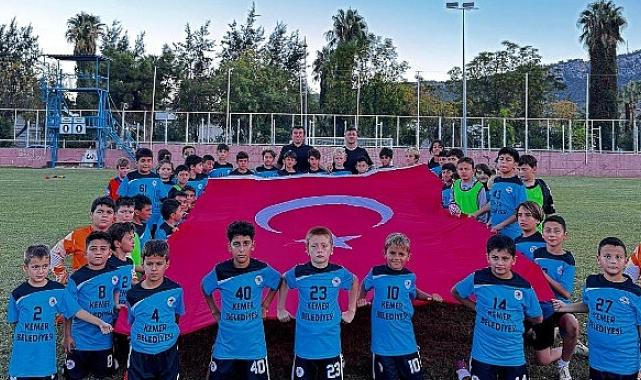 Futbol okulumuzdan Cumhuriyet kutlaması