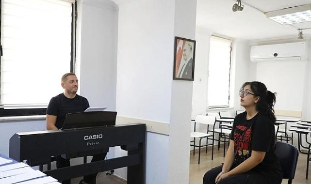 Geleceğin sanatçıları Aydın Büyükşehir Belediyesi Konservatuvarı’nda yetişiyor