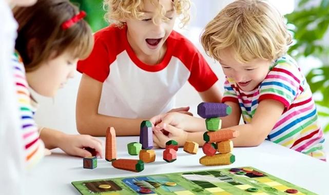 Genç tasarımcılar hem dünyayı geziyor hem okuyor