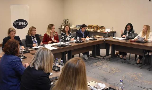 GİFED güçlü kadının sesi oluyor